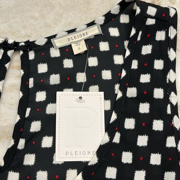NEW Pleione | Sleeveless Tunic Blouse | Black & White with Red Accents | Small - Picture 9 of 12